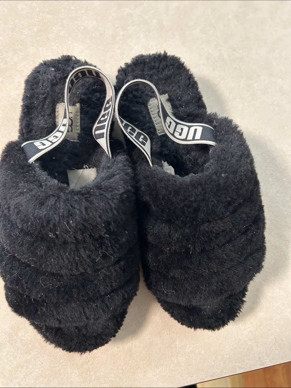 UGG Kids Black Plush Slide Slippers with Logo Strap